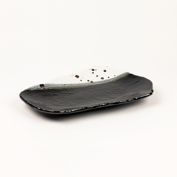 Plat oblong Blanc-Noir tacheté