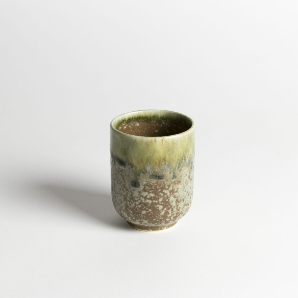 Gobelet émail vert mousse