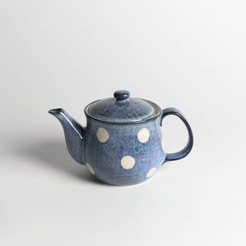 Théière bleue pois blancs