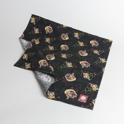 Furoshiki Fujin sur noir