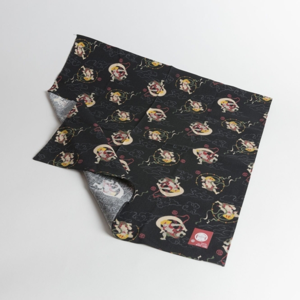 Furoshiki Fujin sur noir