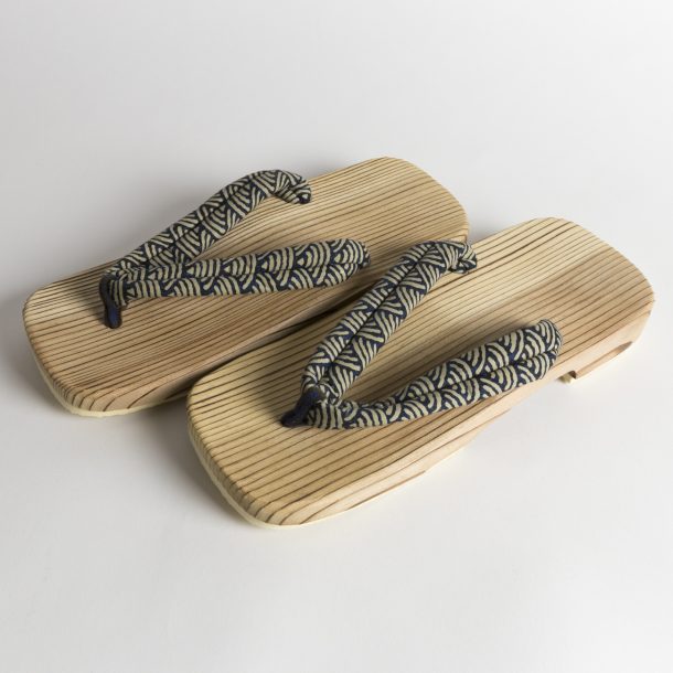 image produit Geta bois brulé H Indigo Vagues