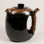 théière boule noir brun