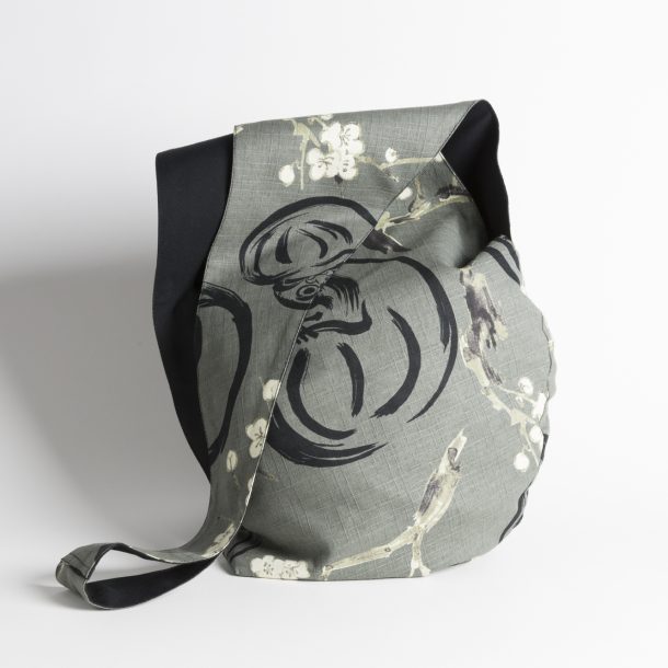 image produit Sakari Hokkoh Daruma Umé Gris